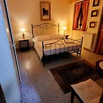 Nocleg ze śniadaniem Maison Manni' 4*