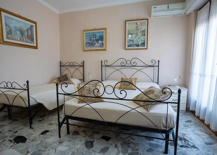 Alojamento de Acomodação e Pequeno-almoço Maison Manni' Soverato Marina